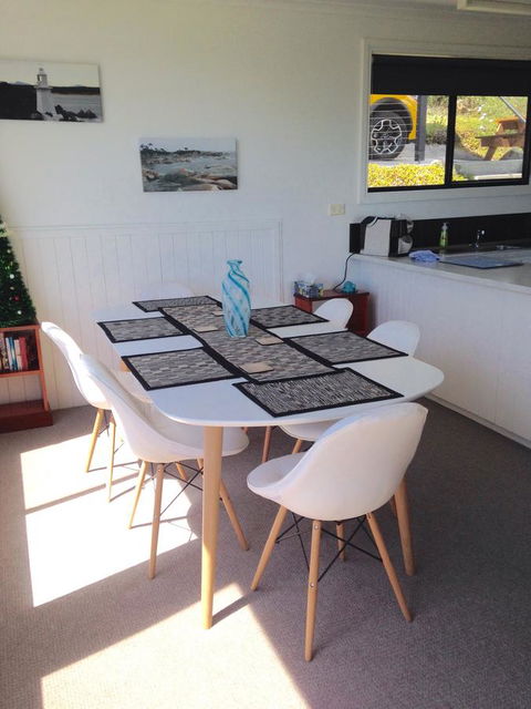 Kingfisher Cottage - Australian Directory 14