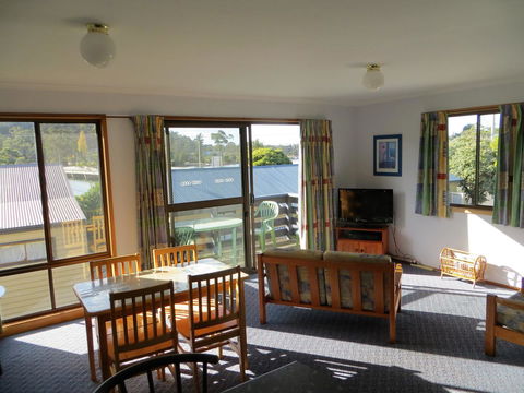 Orford Prosser Holiday Units - Australian Directory 13