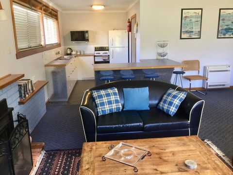 Orford Prosser Holiday Units - Australian Directory 3