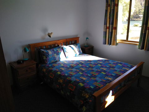 Orford Prosser Holiday Units - Australian Directory 15