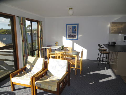 Orford Prosser Holiday Units - Australian Directory 5