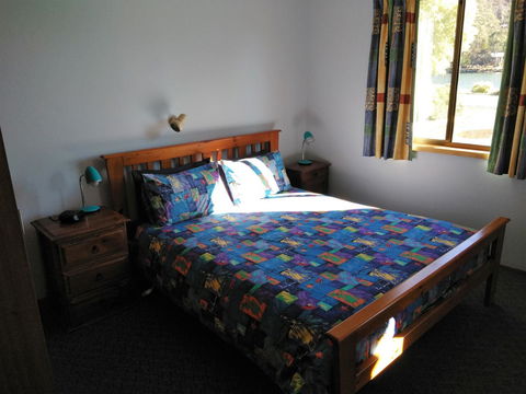 Orford Prosser Holiday Units - Australian Directory 17