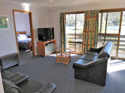 Orford Prosser Holiday Units - Australian Directory 21
