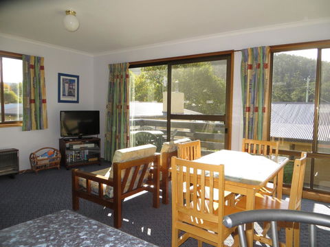 Orford Prosser Holiday Units - Australian Directory 6