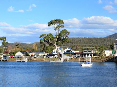 Orford Prosser Holiday Units - Australian Directory 9