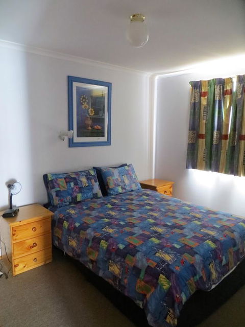 Orford Prosser Holiday Units - Australian Directory 14
