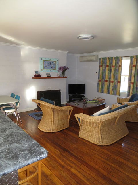 Orford Prosser Holiday Units - Australian Directory 0