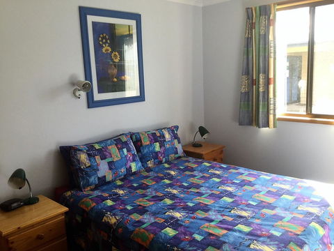 Orford Prosser Holiday Units - Australian Directory 19