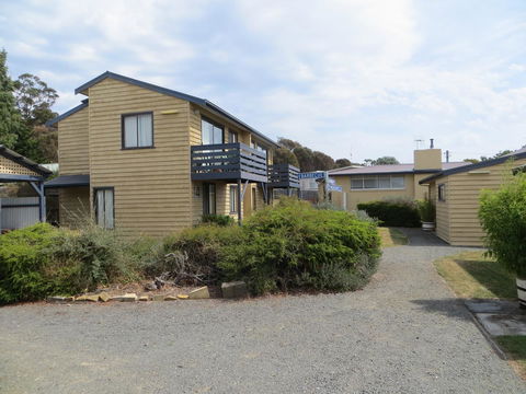 Orford Prosser Holiday Units - Australian Directory 8