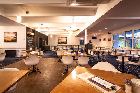 Kingston Hotel - Australian Directory 17