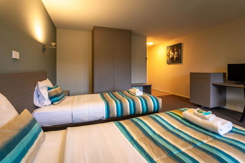 Kingston Hotel - Australian Directory 1