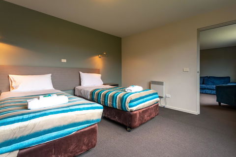 Kingston Hotel - Australian Directory 5