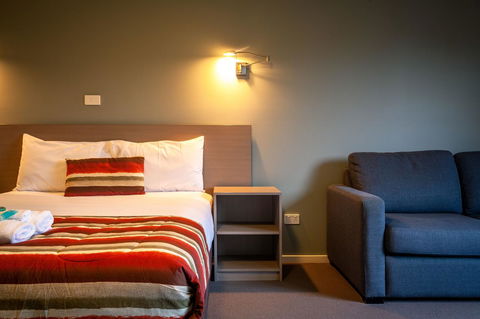 Kingston Hotel - Australian Directory 8