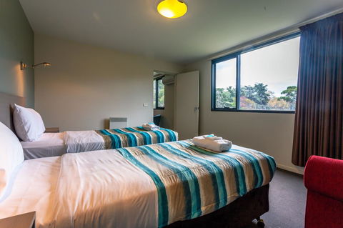 Kingston Hotel - Australian Directory 4