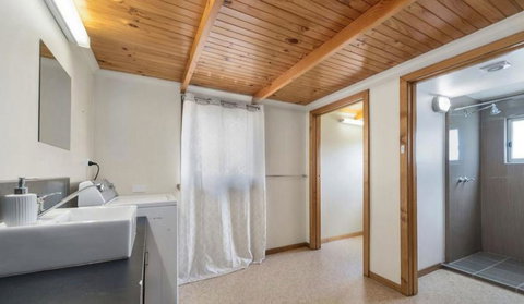 Return To Sender Lodge - Australian Directory 1