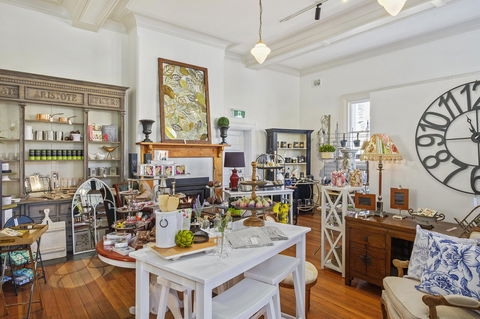 Cygnet Old Bank - Australian Directory 25