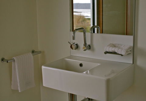 Cloudy Bay Beach House - Australian Directory 20