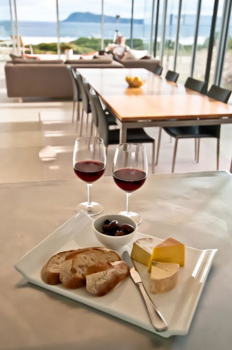 Cloudy Bay Beach House - Australian Directory 32