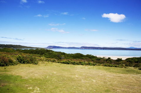 Cloudy Bay Beach House - Australian Directory 40