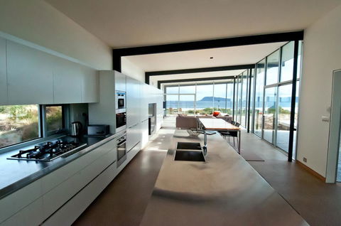 Cloudy Bay Beach House - Australian Directory 31