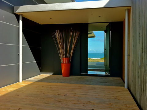 Cloudy Bay Beach House - Australian Directory 33