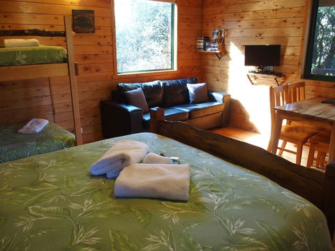 Cradle Mountain Highlanders - Australian Directory 34