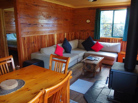 Cradle Mountain Highlanders - Australian Directory 40