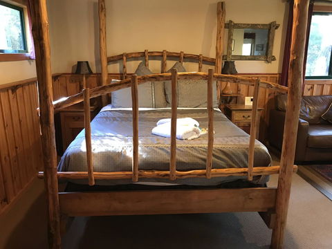 Cradle Mountain Highlanders - Australian Directory 44