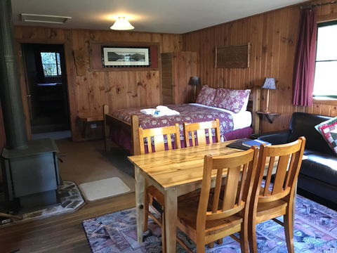 Cradle Mountain Highlanders - Australian Directory 24