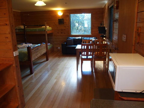 Cradle Mountain Highlanders - Australian Directory 33