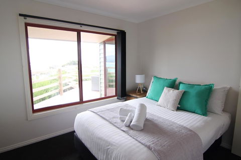 DOLPHIN LOOKOUT COTTAGE - Amazing Views Of The Bay Of Fires - Australian Directory 8