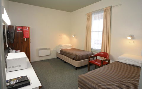 Bridge Hotel - Australian Directory 15
