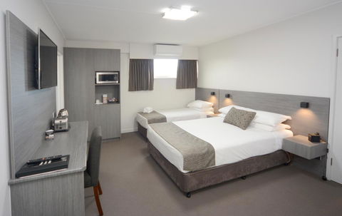 Bridge Hotel - Australian Directory 6