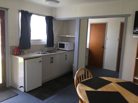 Regatta Point Tavern & Holiday Villas - Australian Directory 1