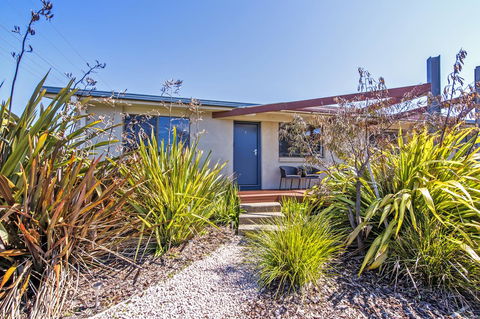 Hawley Beach Escape - Australian Directory 19