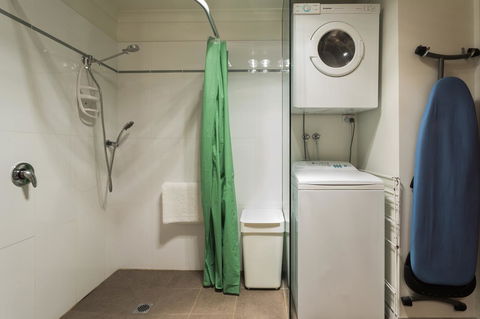Arthur Riverfront And Sea Lodge Downstream - Australian Directory 16