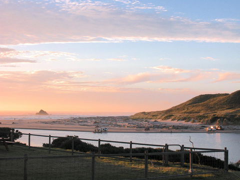 Arthur Riverfront And Sea Lodge Downstream - Australian Directory 21