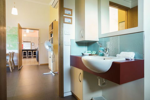 Arthur Riverfront And Sea Lodge Downstream - Australian Directory 17
