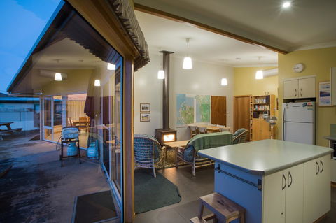 Arthur Riverfront And Sea Lodge Downstream - Australian Directory 8