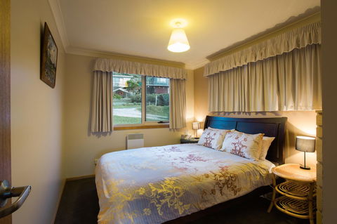 Arthur Riverfront And Sea Lodge Downstream - Australian Directory 12
