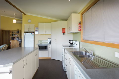 Arthur Riverfront And Sea Lodge Downstream - Australian Directory 10