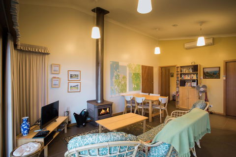 Arthur Riverfront And Sea Lodge Downstream - Australian Directory 7