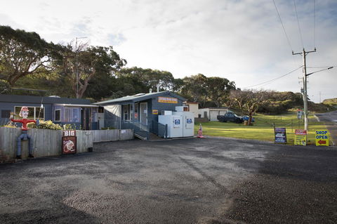 Arthur Riverfront And Sea Lodge Downstream - Australian Directory 23