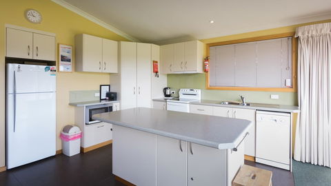Arthur Riverfront And Sea Lodge Downstream - Australian Directory 11