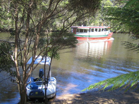Arthur Riverfront And Sea Lodge Downstream - Australian Directory 26