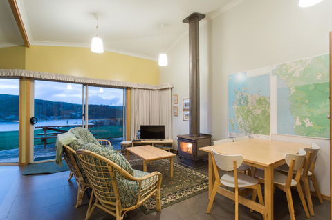 Arthur Riverfront And Sea Lodge Downstream - Australian Directory 5