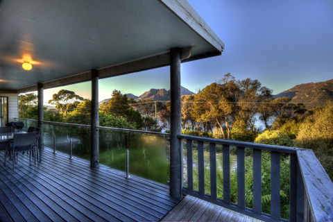Cove Beach Apartment 2 - Australian Directory 1