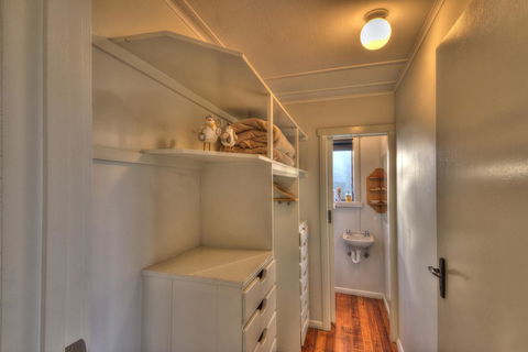 Cove Beach Apartment 2 - Australian Directory 11