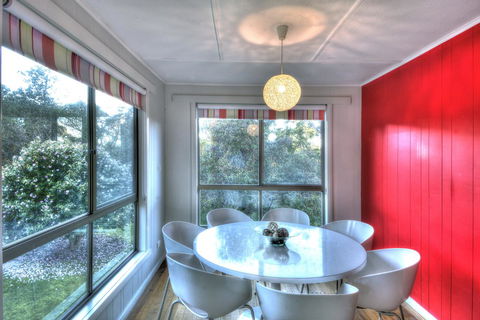 Cove Beach Apartment 2 - Australian Directory 12