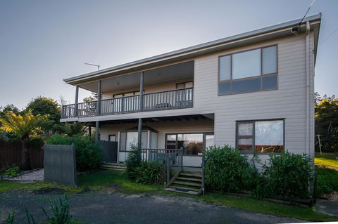 Cove Beach Apartment 2 - Australian Directory 15